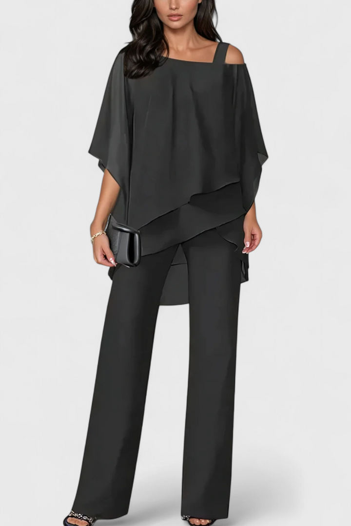 Kitty Conjunto de Dos Piezas con Hombros Descubiertos y Silueta Fluida